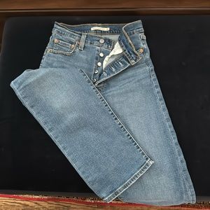 EUC Levi ribcage straight ankle size 26.